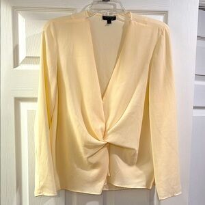 TOPSHOP CREAMY IVORY CRINKLE KNIT BLOUSE in Size 6 (Med)